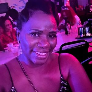 Meet your Posher, Maxine